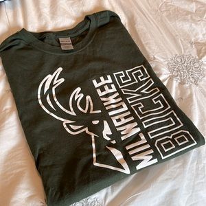 Milwaukee Bucks tshirt